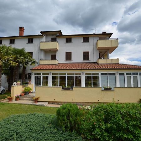 Zminj Apartments Bagian luar foto