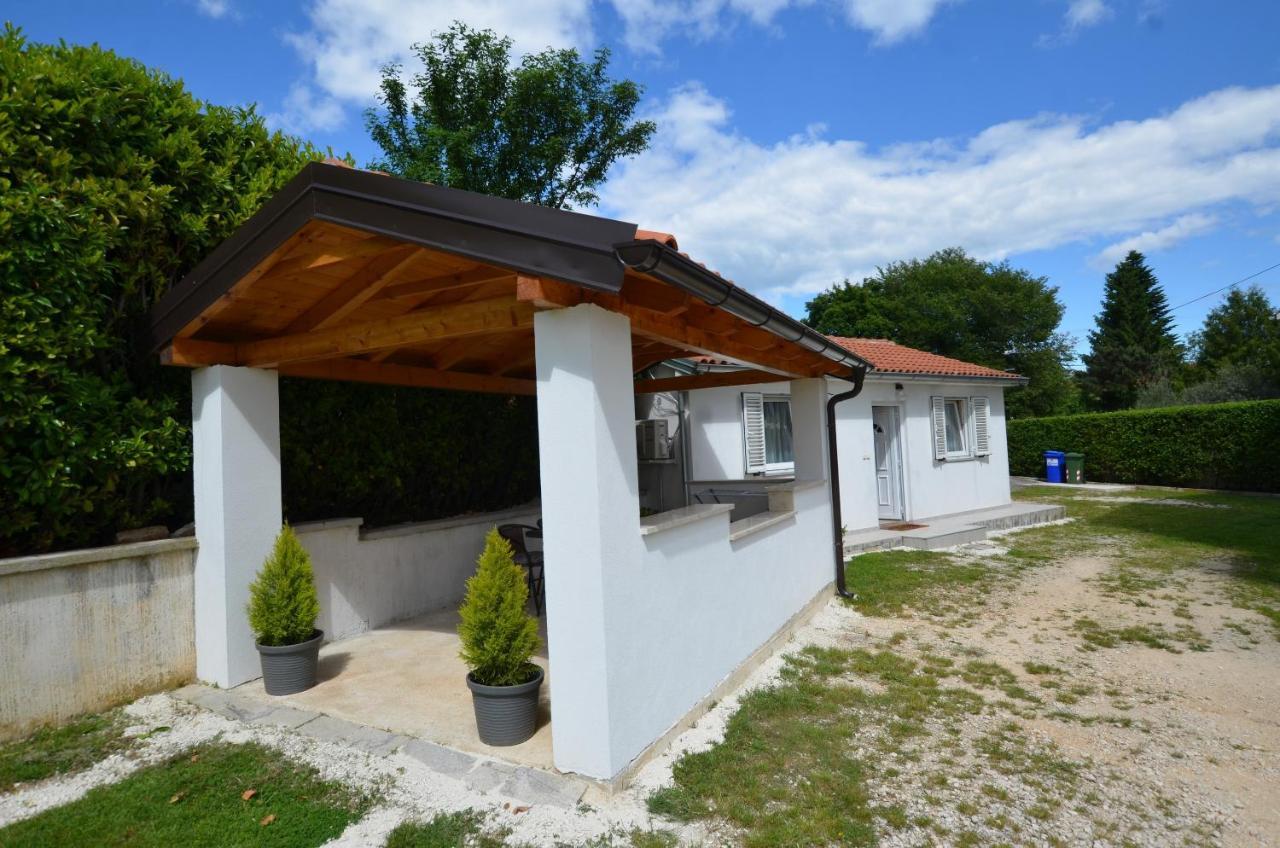 Zminj Apartments Bagian luar foto