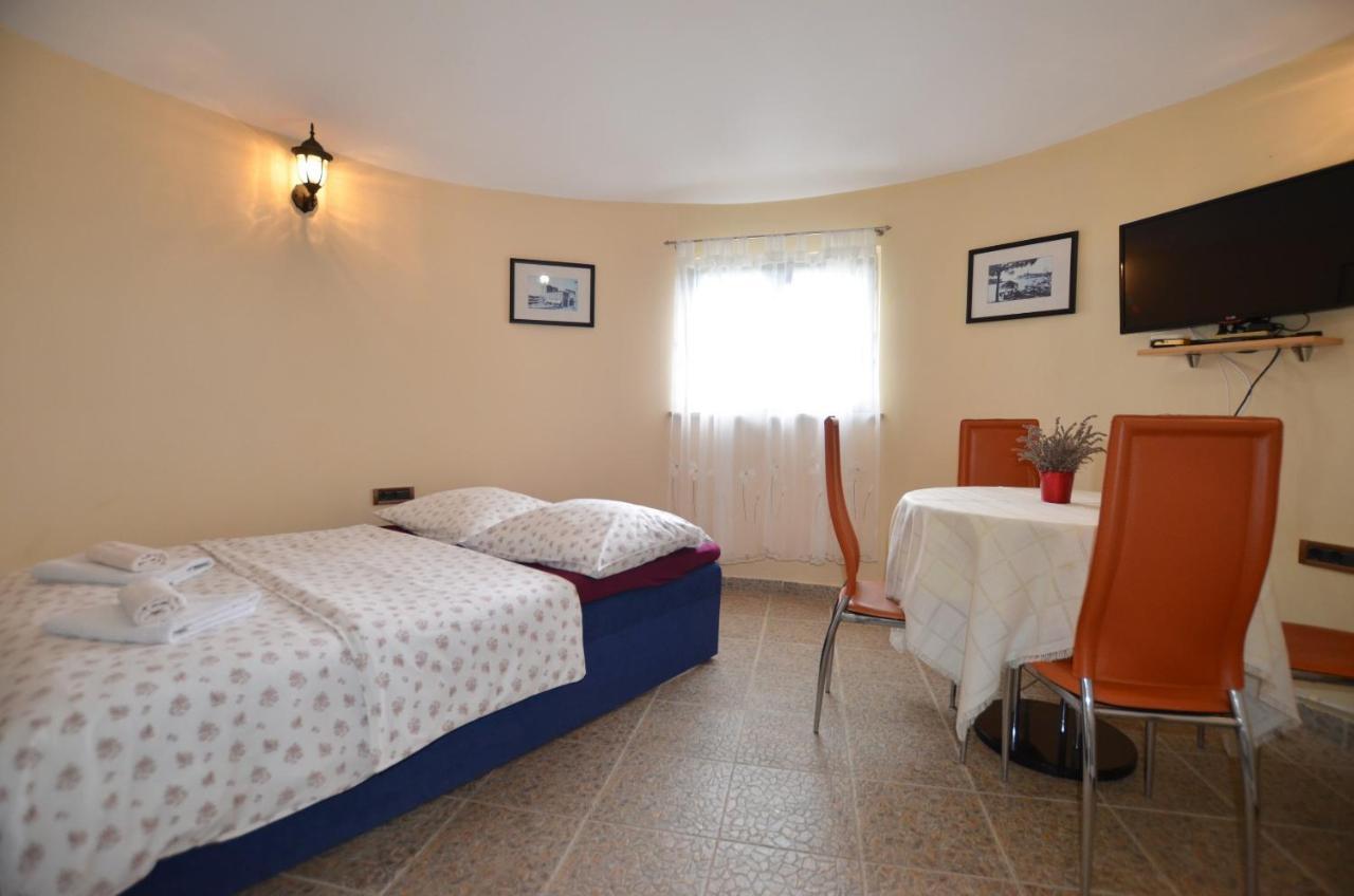 Zminj Apartments Bagian luar foto