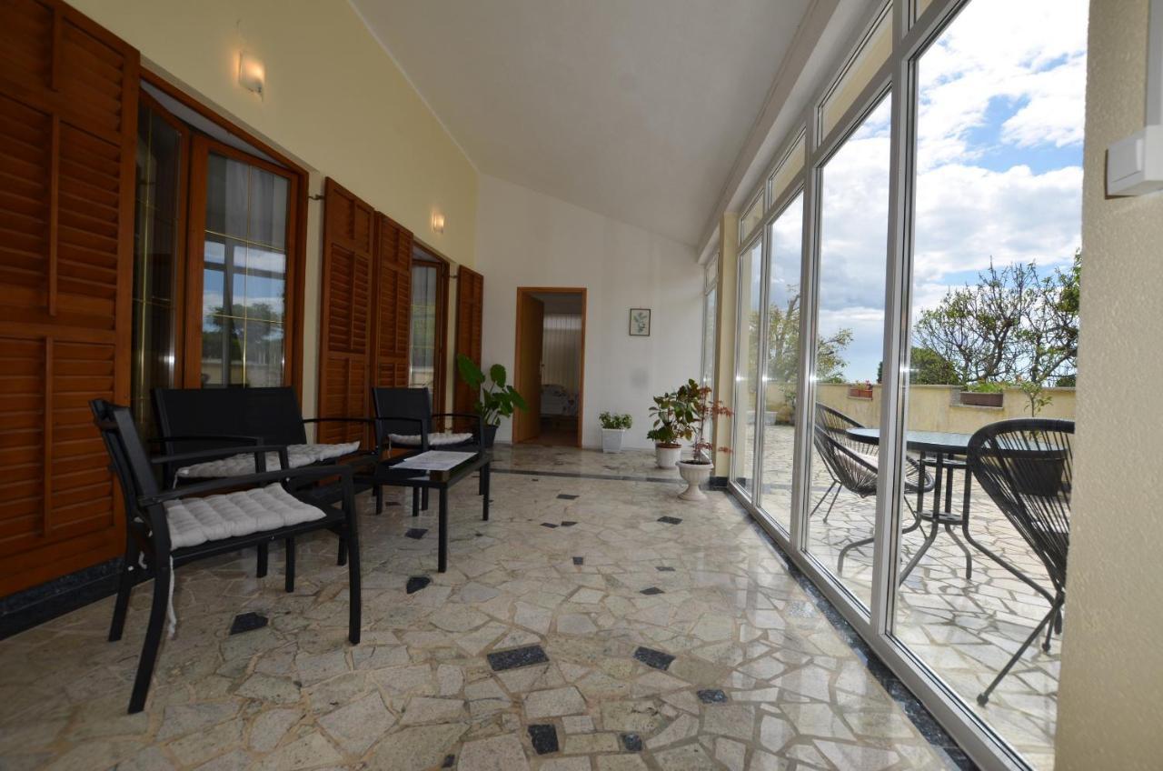 Zminj Apartments Bagian luar foto