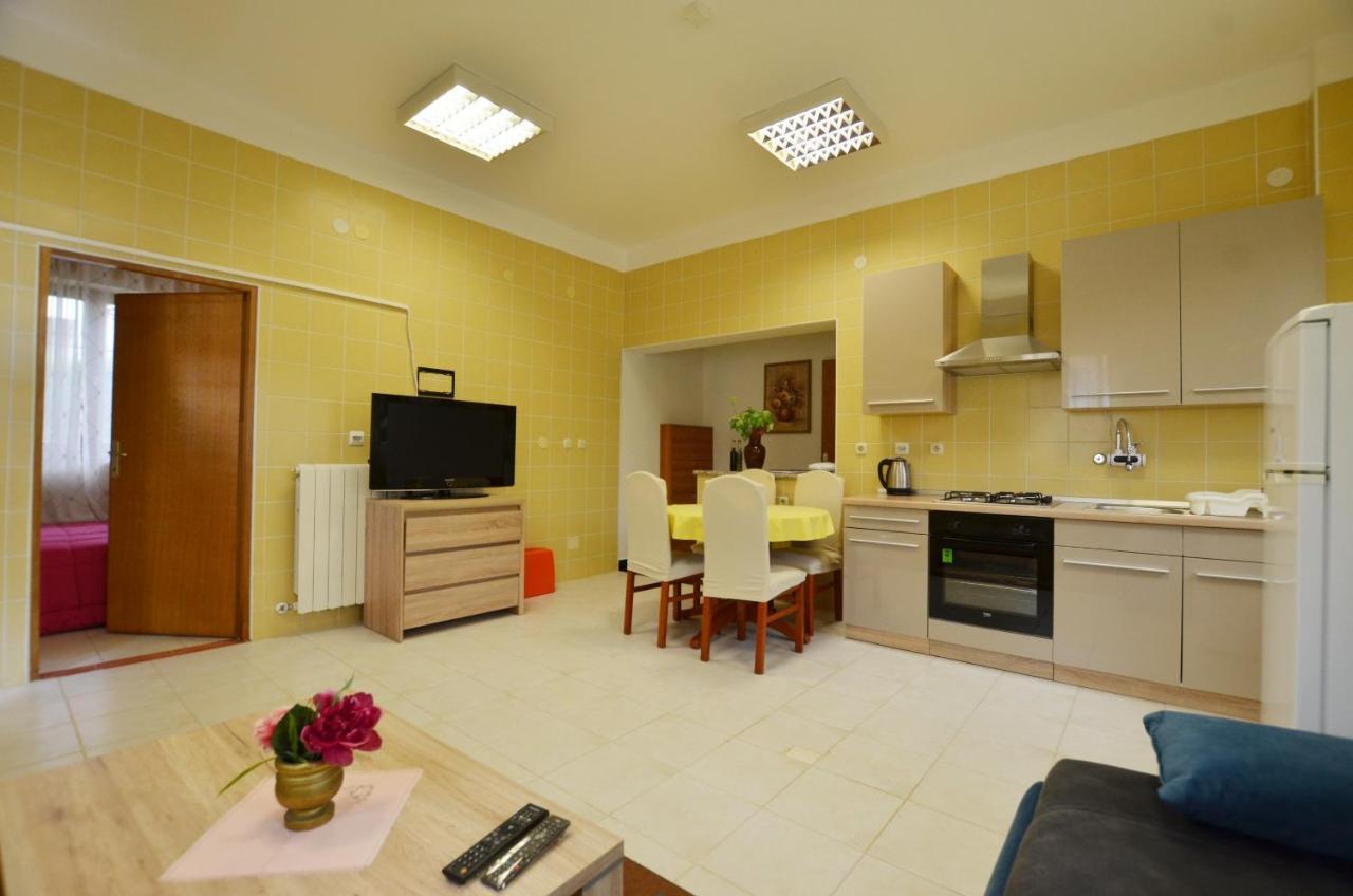 Zminj Apartments Bagian luar foto