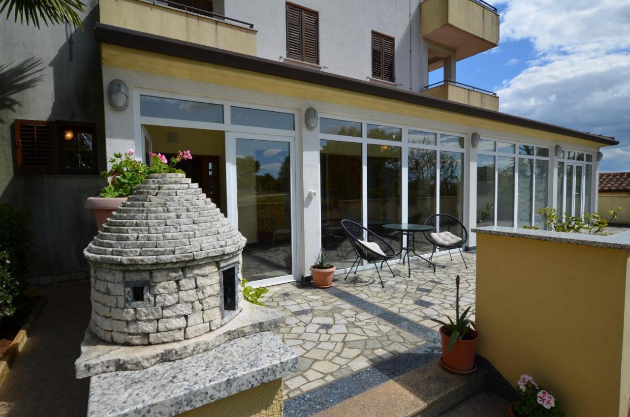 Zminj Apartments Bagian luar foto
