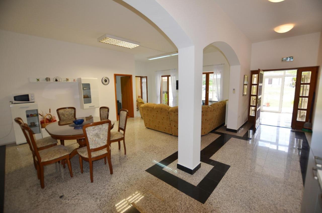 Zminj Apartments Bagian luar foto