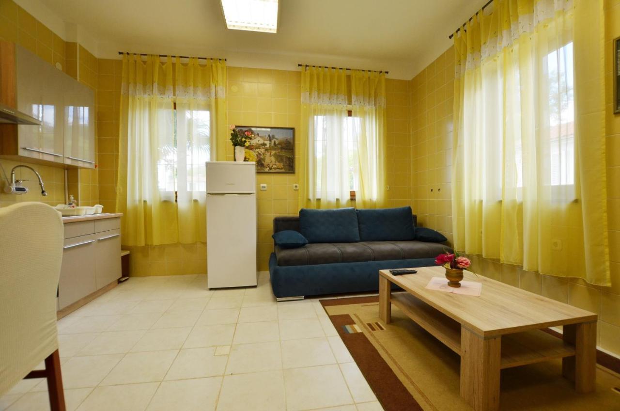 Zminj Apartments Bagian luar foto